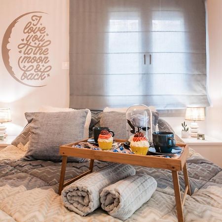 Luxury Seaside Apartment Next To Starbucks Opossite The Beach Park Of Flisvos Atena Exterior foto