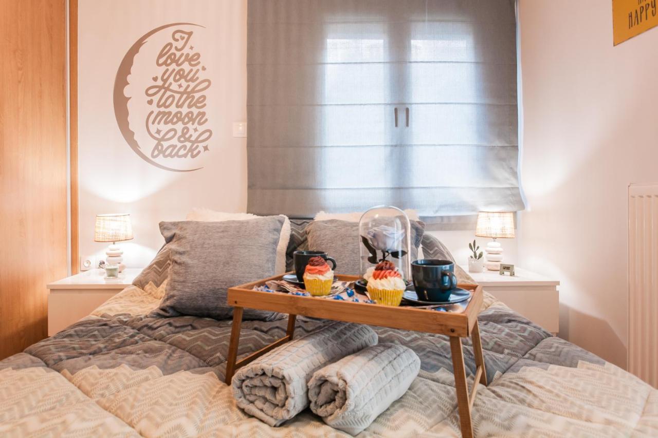 Luxury Seaside Apartment Next To Starbucks Opossite The Beach Park Of Flisvos Atena Exterior foto