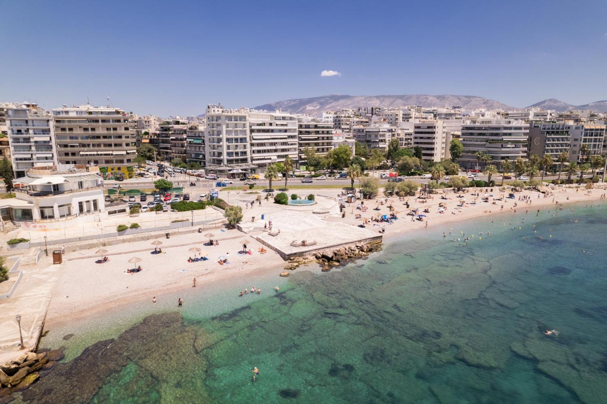 Luxury Seaside Apartment Next To Starbucks Opossite The Beach Park Of Flisvos Atena Exterior foto