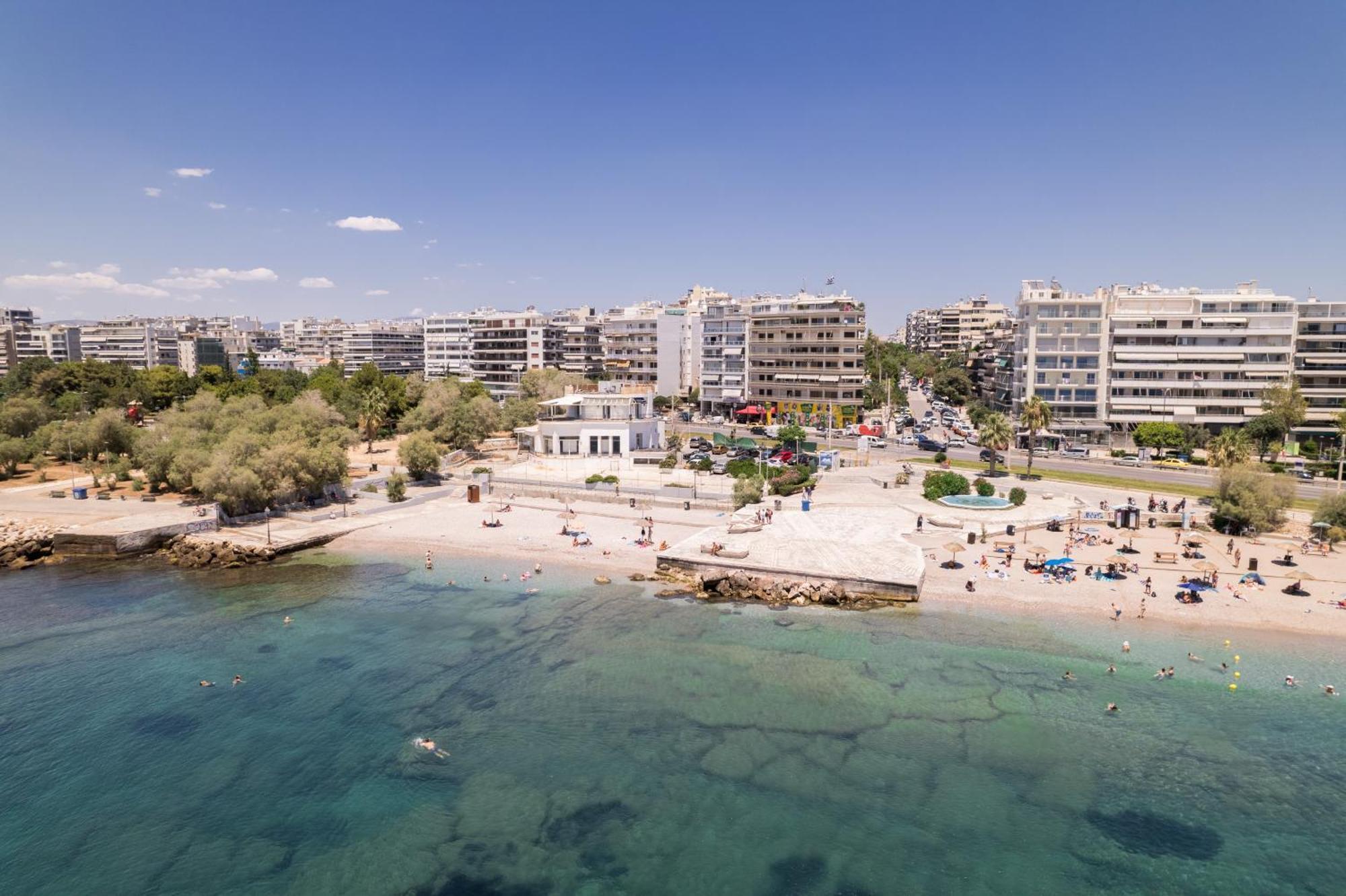 Luxury Seaside Apartment Next To Starbucks Opossite The Beach Park Of Flisvos Atena Exterior foto