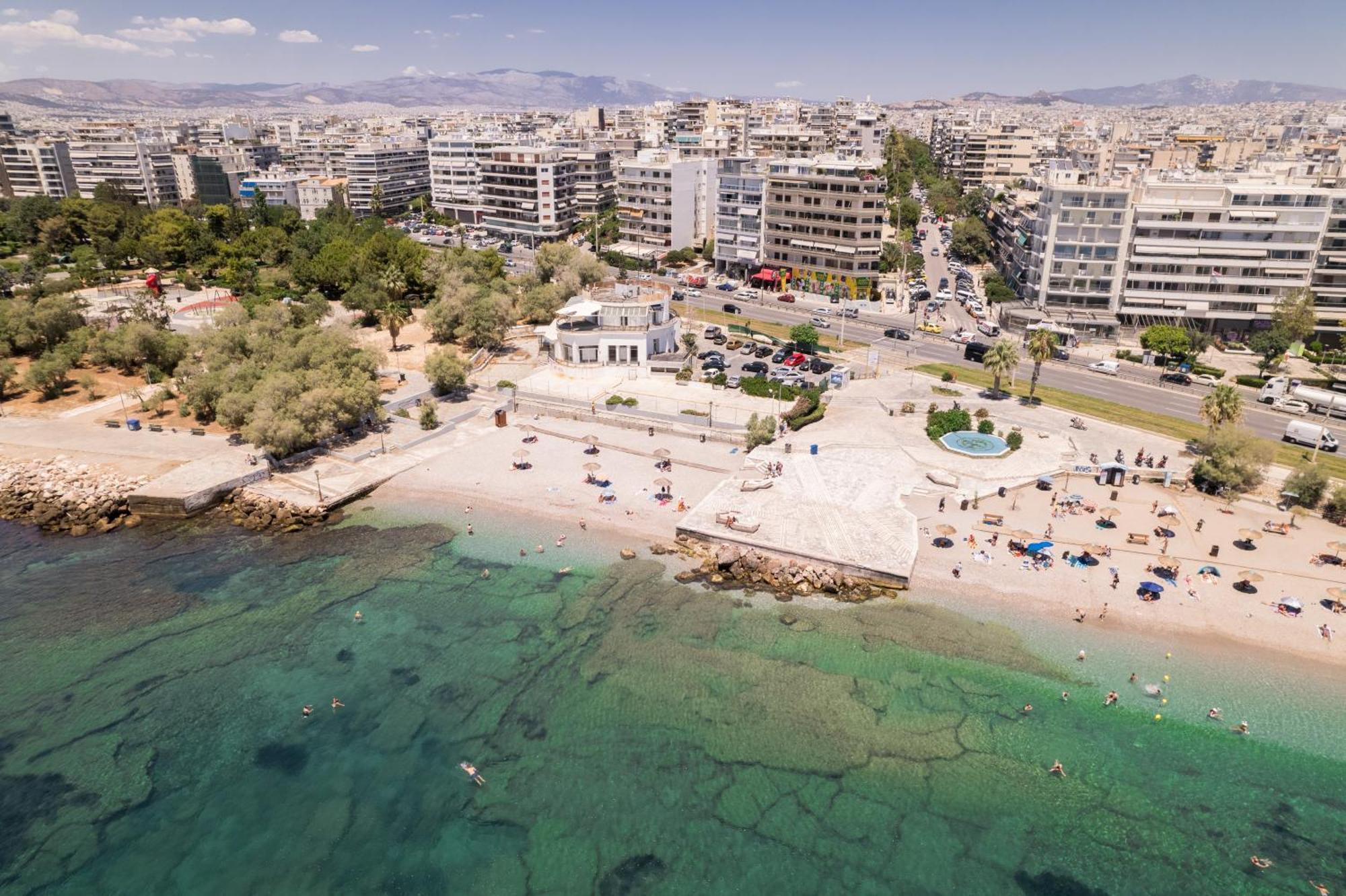 Luxury Seaside Apartment Next To Starbucks Opossite The Beach Park Of Flisvos Atena Exterior foto
