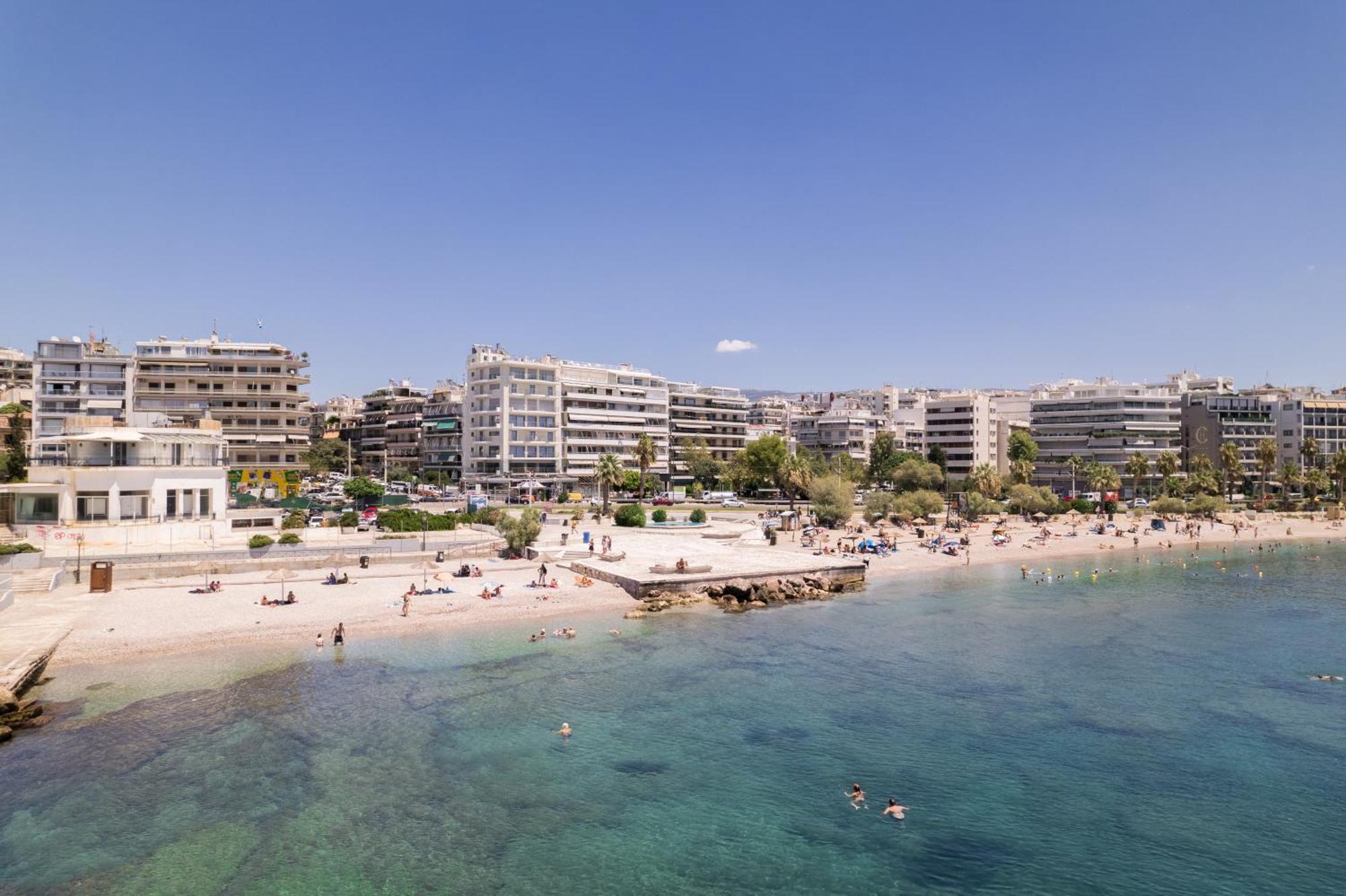 Luxury Seaside Apartment Next To Starbucks Opossite The Beach Park Of Flisvos Atena Exterior foto