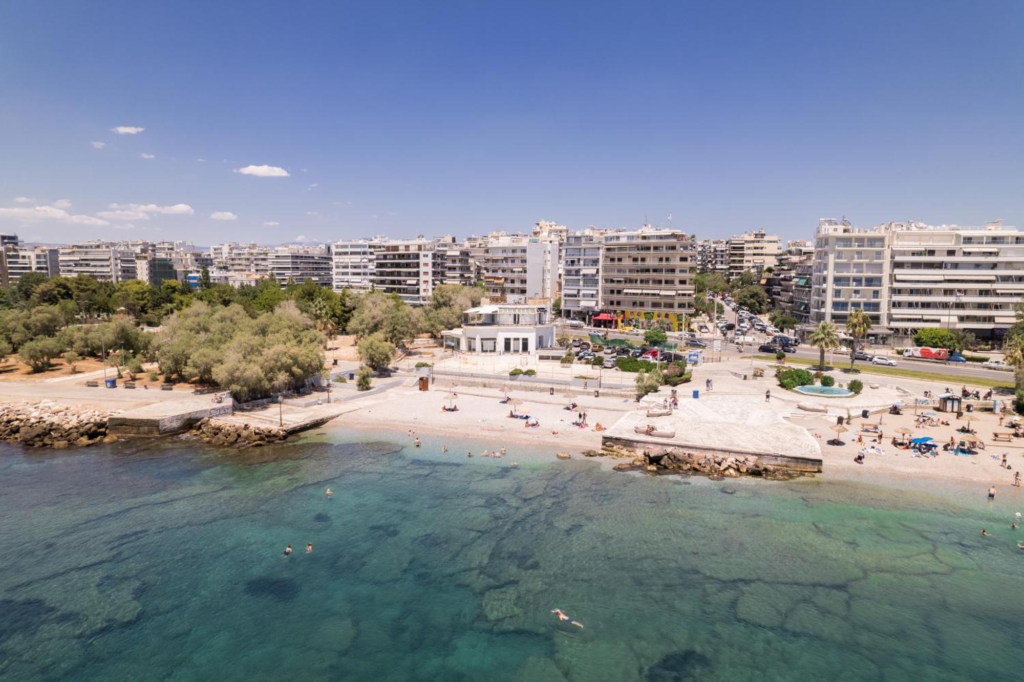 Luxury Seaside Apartment Next To Starbucks Opossite The Beach Park Of Flisvos Atena Exterior foto