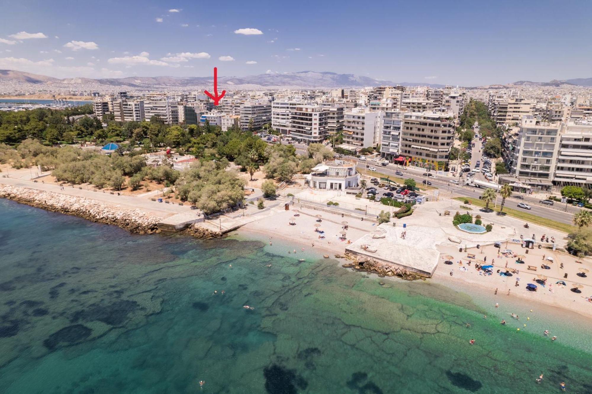 Luxury Seaside Apartment Next To Starbucks Opossite The Beach Park Of Flisvos Atena Exterior foto